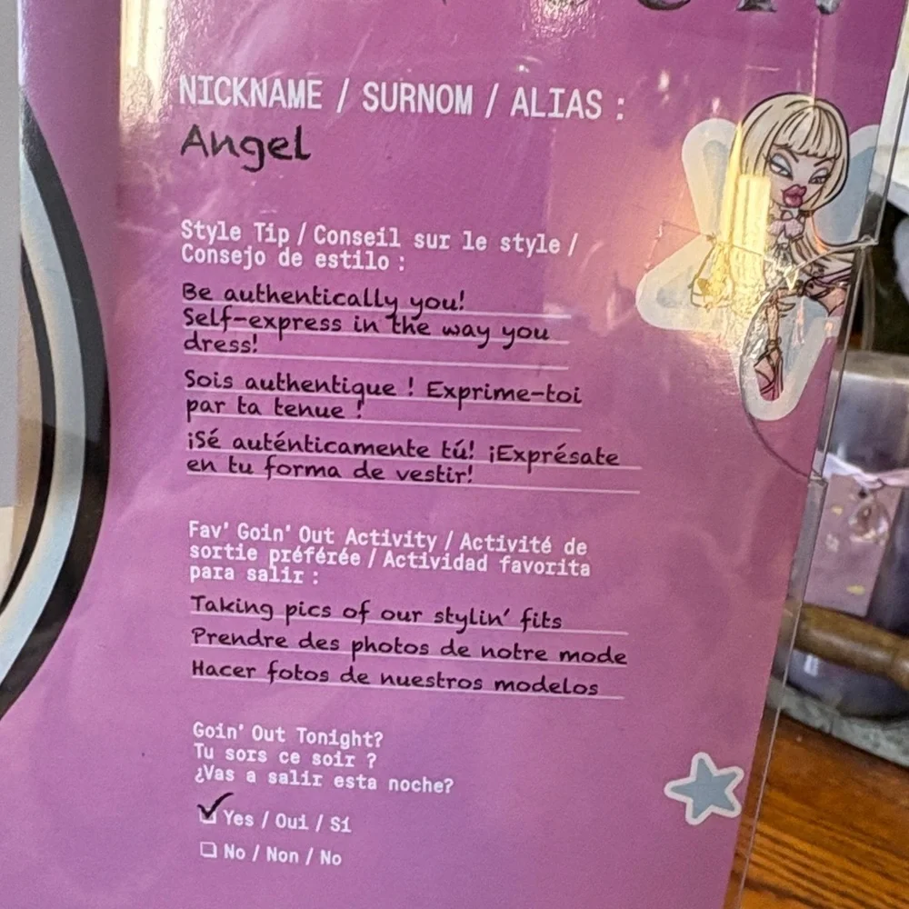 BRATZ GOIN’ OUT! CLOE DOLL NIB